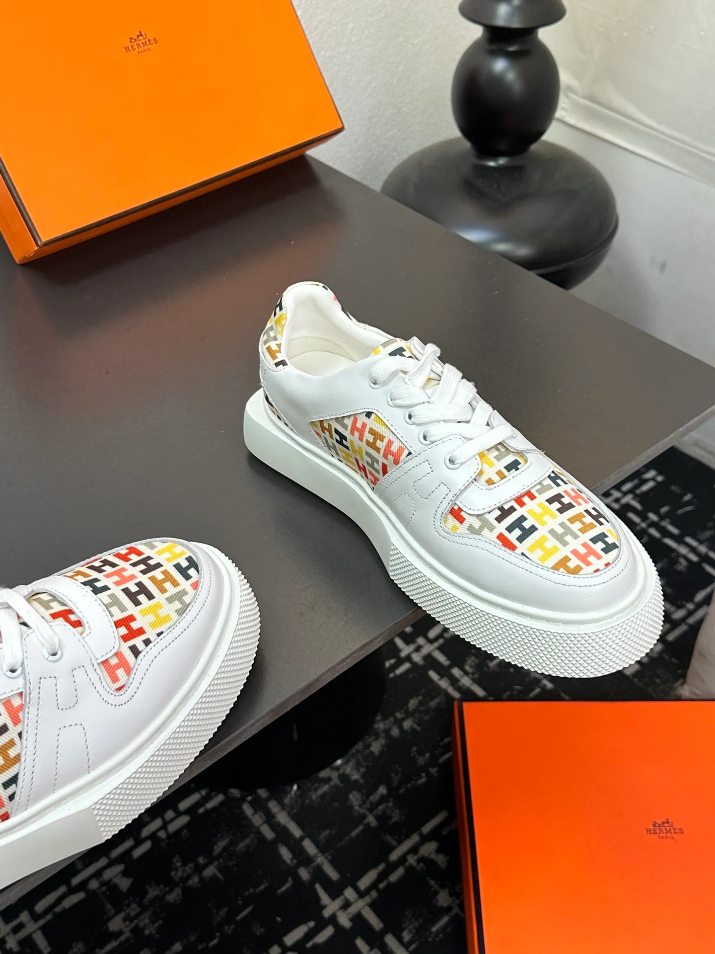 p700💰Men's shoes ❤️❤️Hermes top version# Hermès deep series couple's small white shoes casual skateboard shoes Stylish graphic design to create retro style Upper: cowhide material Lining: sheepskin lining Outsole: TPU outsole Size: 38-45